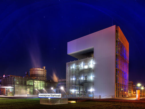 Beeindruckendes Gebäude im Werksgelände: Die voestalpine Stahlwelt