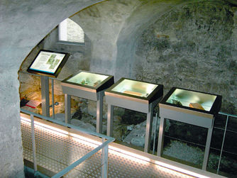 Blick in die Historische Badestube Vorderbad: Hier können sich Besucherinnen und Besucher über das Baden im Mittelalter informieren.