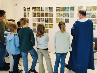 Zahlreiche Führungen (auch für Schulklassen) ermöglichen eine intensivere Auseinandersetzung mit den Themen der Ausstellungen. 