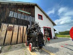 Zur Begrüssung wird die Dampfdruckmaschine gestartet.