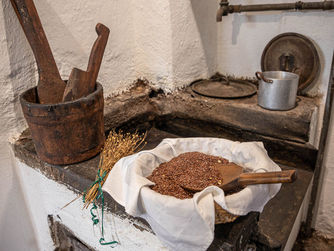 Aus Leinsamen wird kostbares Leinöl gewonnen.