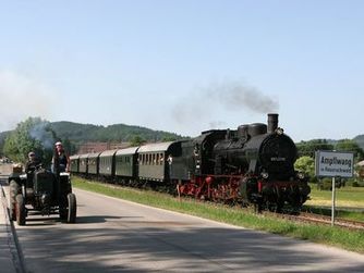 Historische Dampfzug-Garnitur "Ursus"