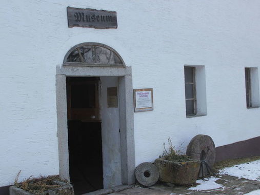 Außenansicht des Freilichtmuseums Ledermühle in St. Oswald bei Freistadt