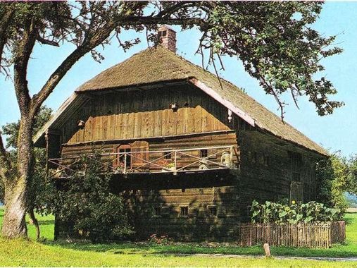 Außenansicjht des Denkmalhofes Kernstockhaus in Gampern