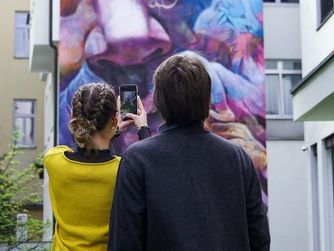 Linz Augmented: Mit dem Smartphone Kunstwerke, Statuen und Murals entdecken.