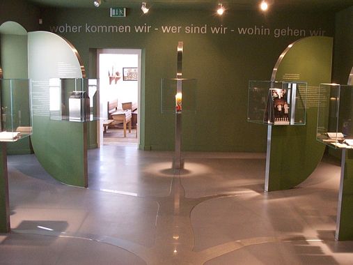 Blick in die Ausstellung des Evangelischen Museum Oberösterreich