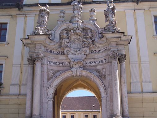 Stift Lambach, Portal