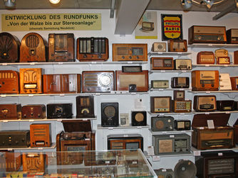 Das Museum in der Schule beherbert nun auch eine umfangreiche Radiosammlung.