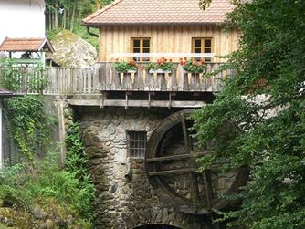 Außenansicht der Kumpfmühle Hagenberg