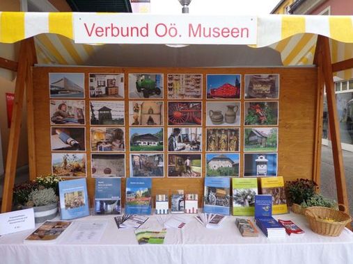 Infostand des Verbundes Oö. Museen bei der Ortsbildmesse