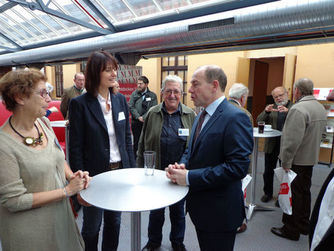 Landesrat Max Hiegelsberger, Mag. Udo Wiesinger, Mag. Katrin Auer und Stadträtin Ingrid Weixlberger im Gespräch