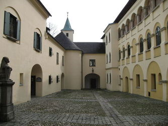Das Haager Heimatmuseum - Schloss Starhemberg beteiligt sich am Pramtaler Museumstag am 6. Mai: Im ersten Museum Eintritt bezahlen und alle anderen teilnehmenden Museen kostenlos besuchen.
