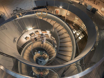 Die Kuratorin Dr. Anita Giuliani führt persönlich durch die Ausstellung "Brot für die Legion". Das Foto zeigt die beeindruckende Architektur des PANEUM.