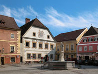 Die Stadtgemeinde Grein lädt anläßlich des Internationalen Museumstags bei freiem Eintritt am 19. Mai zur Sonderführung durch das Historische Stadttheater und durch die Jubiläumsausstellung "Die unverhoffte Begegnung - Joseph Haydn und die Türkenoper".