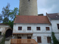 In Hellmonsödt wird am 11. Mai zur Sonderführung in der Starhemberg Gruft und Gruftkapelle und zur anschließenden Wanderung vom Marktplatz zum Schloss Wildberg geladen.