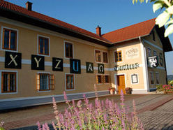 Zum Tag der Kalligrafie am 18. Mai können Sie Kalligrafiekünstlern an fünf verschiedenen Orten in Pettenbach über die Schulter blicken. Ein Vortrag um 17:00 Uhr rundet den Tag ab.