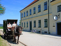 Am 30.8. und 1.9. bietet das Pferdeeisenbahnmuseum in Kerschbaum die Möglichkeit, eine "Kinder Pferdeeisenbahn Matura" zu absolvieren: Kinder erwartet dabei eine spannende Reise durch die Zeit der Pferdeeisenbahn mit lustigen Wett- und Geschicklichkeitsspielen.