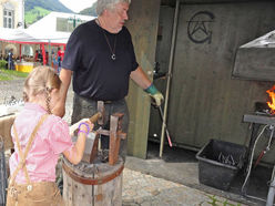 Seitens des Nagelschmiedemuseums „Brandstätter-Hammer“ werden Kinder mit OÖ. Familienkarte eingeladen, beim Nagelschmiedsonntag am 1. September im Ortszentrum von Losenstein kostenlos einen eigenen Nagel zu schmieden.