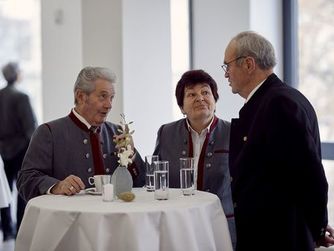 007: U.a. wurde Rudolf Friedinger (links) für seine langjährige und unermüdliche Tätigkeit für den Heimatverein Katsdorf und das Karden- und Heimatmuseum geehrt.