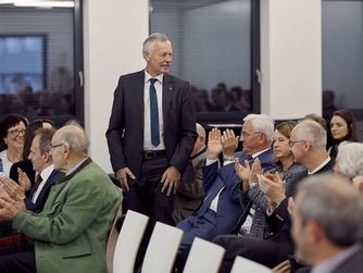 011: Friedrich Stockinger, Bürgermeister der Gemeinde Rainbach im Mühlkreis begleitete Herrn Walter Mayr, der für seine langjährigen Verdienste um das Pferdeeisenbahnmuseum in Kerschbaum geehrt wurde. 