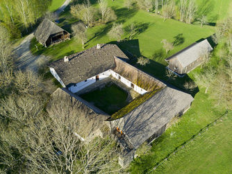 Idyllisch eingebettet in die Mühlviertler Hügellandschaft liegt der Obermühlviertler Denkmlahof Unterkagerer in Auberg. Das Freilichtmuseum ist nach Voranmeldung zu besichtigen.