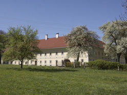 Der Sumerauerhof in Samesleiten bei St. Florian ist ein eindrucksvolles Beipspiel eines Vierkanthofes. Der Sumerauerhof ist für Besucherinnen und Besucher von Dienstag bis Sonntag geöffnet.