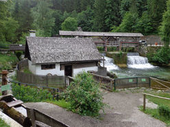 Umgeben von zahlreichen Wandermöglichkeiten liegt die Katzensteinermühle am Gaflenzbach kurz vor der Einmündung in die Enns.