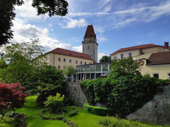 Im Mühlviertler Schlossmuseum sind derzeit zwei spannende Ausstellungen zu besichtigen: "Die Freistädter Büchsenschützen" & "Carl Kronberger - Späte Rückkehr in die Vaterstadt".