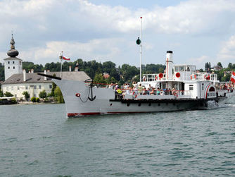 Dem Thema Traunseeschifffahrt ist die Sonderausstellung "150 Jahre Raddampfer Gisela" im K-Hof Kammerhof Museum Gmunden gewidmet. An den Wochenenden führen Vereinsmitglieder durch die Ausstellung.