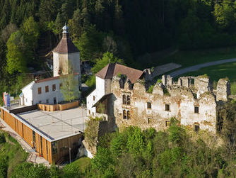 Bei einer Führung die wechselhafte Geschichte von Burg Reichenstein kennenlernen!