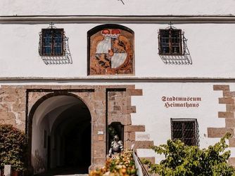 Erleben Sie am 14. Mai einen Tag der offenen Tür im Stadtmuseum Schärding. Nach Bedarf bietet das Museumsteam gerne Führungen an. Am 15. Mai beteiligt sich das Stadtmuseum am Pramtaler Museumstag.