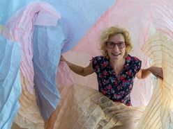 Am Internationalen Museumstag wird zur Eröffnungs-Matinée der Sonderausstellung "Paper sculptures - Waves" - Helene Huemer geladen. Foto: Helene Huemer „touch me“