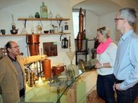 "Opium fürs Volk - eine spannende Spurensuche im Museum": Diesem speziellen Thema widmet sich eine Sonderführung für Erwachsene am 7. Mai im Apothekenmuseum Mauthausen. Für Kinder wird währenddessen ein Programm im Heimatmuseum angeboten.