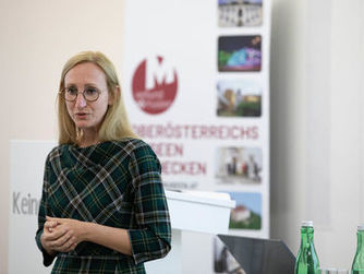 Mag. Margot Nazzal von Direktion Kultur und Gesellschaft des Landes Oberösterreich dankte den Ehrengästen für ihre Arbeit.