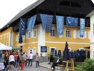 Färbermarkt Gutau am Sonntag, 7. Mai 2023 - einer der schönsten Handwerksmärkte Österreichs. Am 12. Mai wird zudem zum Volkskulturabend und zur Gedenktafelenthüllung anlässlich des Gutauer Liedes geladen. 