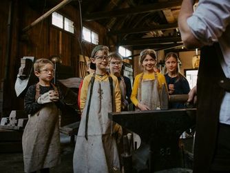 Beim Kidstreff im Stadtmuseum Steyr wird am 16. Juli 2023 der Arbeitsplatz der Schmiede erkundet. Treffpunkt: Museumskassa, 10:00 Uhr