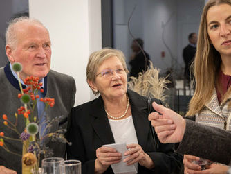 Herr und Frau Pum vom Hinterglasmuseum Sandl und Magdalena Plöchll