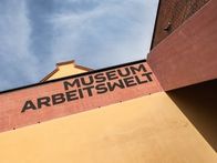 Blicke hinter die Kulissen werden am 11. Mai 2024 für Erwachsene, Kinder und Jugendliche bei zwei Workshops im Museum Arbeitswelt ermöglicht.