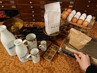 Am Muttertag - Sonntag, 12. Mai - werden im Kaufmannsmuseum Waffeln gebacken, liebevoll dekoriert und den Mamas und Omas serviert!