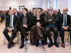 Ehrengäste und Vorstandsmitglieder des Verbundes Oberösterreichischer Museen
