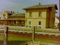 Der Heimatverein Katsdorf begibt sich am Freitag, den 16. Mai 2025 bei einem Rundgang durch Lungitz auf Spurensuche nach vergangenen Zeiten. Historische Aufnahme Bahnhof Lungitz