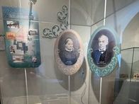 Bei einem gemeinsamen Rundgang im Museum Lauriacum und in der Ausstellung zu Leopold Zenetti am 10. Mai 2025 wird erkundet, wie die Menschen im 19. Jahrhundert gelebt haben.
