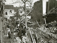Eine Spezialführung im Stadtmuseum Wels - Burg am 10. und am 18. Mai 2025 erzählt von den Gefahren und Nöten wie auch den Schwierigkeiten des Alltags der ersten Jahre nach dem Ende des 2. Weltkriegs in Wels.