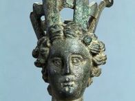 Ein Rundgang durch die Schausammlung des Museum Lauriacum am 17. Mai 2025 rückt Objekte in den Fokus, die uns eine Vorstellung von der kulturellen Ausstrahlung der römischen Epoche vermitteln.