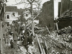Eine Spezialführung im Stadtmuseum Wels - Burg am 10. und am 18. Mai 2025 erzählt von den Gefahren und Nöten wie auch den Schwierigkeiten des Alltags der ersten Jahre nach dem Ende des 2. Weltkriegs in Wels.