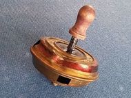 Im Kreiselmuseum werden physikalische Gesetzmäßigkeiten mithilfe von Kreiseln spannend vermittelt. Das Museum ist am 10. und 17. Mai geöffnet und beteiligt sich am 18. Mai auch am Pramtaler Museumstag.