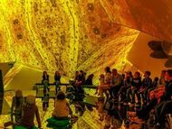 Beim supergalaktischen Familienwochenende am 17./18. Mai 2025 kann man auf vielfältige Weise in spannende Themen rund um die Astronomie eintauchen: Führungen, Workshops, Sonnenbeobachtungen gibt es zu erleben!