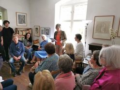 Kunst und Kultur bewegt: Im Bilger-Breustedt-Haus die Atmosphäre des künstlerischen Schaffens erleben. Zur Lesung und Ausstellung mit Franz Blaas wird im Rahmen des Pramtaler Museumstags am 18. Mai geladen. 