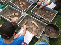 Beim Ferienspaß-Wochenende können Familien im Keltendorf Mitterkirchen Archäologie hautnah erleben!