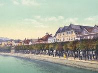 Bei einer Rätselrallye durch das Hotel Austria - Museum der Stadt Bad Ischl erfahren Kinder Wissenswertes über den Urlaub vergangener Zeiten - für Eltern gibt es währenddessen eine Museumsführung. Mit Anmeldung!